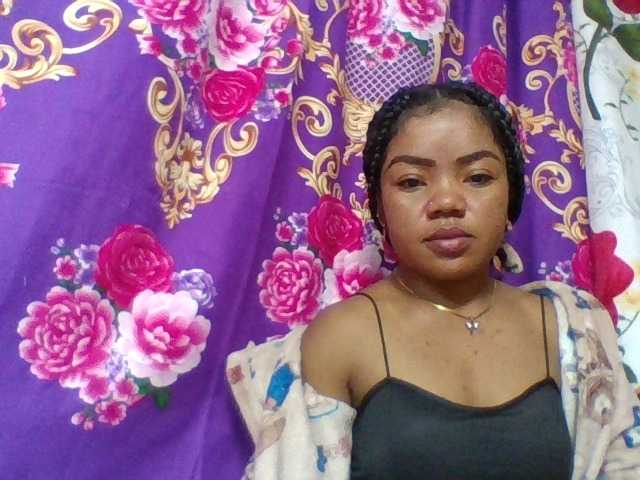 Elyah1a live cam on BongaCams