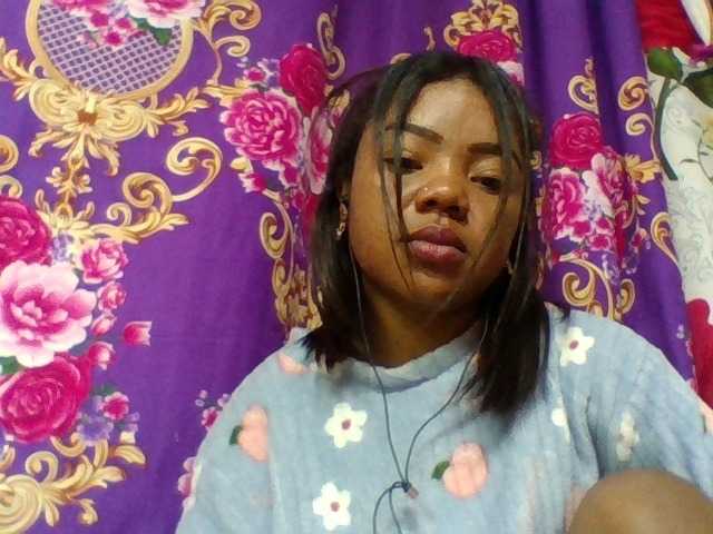 Elyah1a live cam on BongaCams