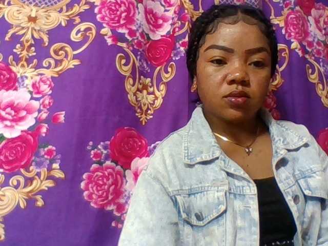 Elyah1a live cam on BongaCams
