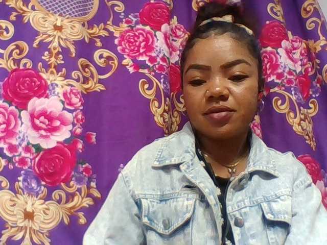 Elyah1a live cam on BongaCams