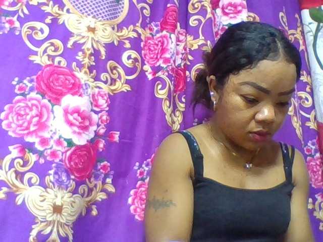 Elyah1a live cam on BongaCams
