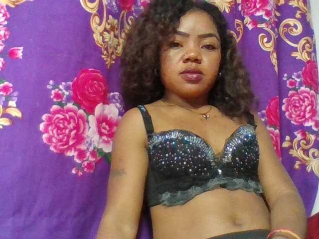 Elyah1a live cam on BongaCams