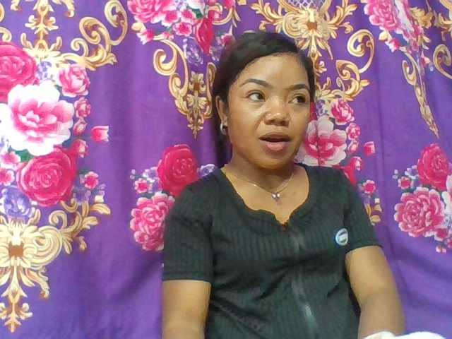 Elyah1a live cam on BongaCams