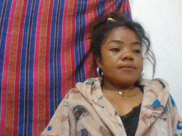 Elyah1a live cam on BongaCams