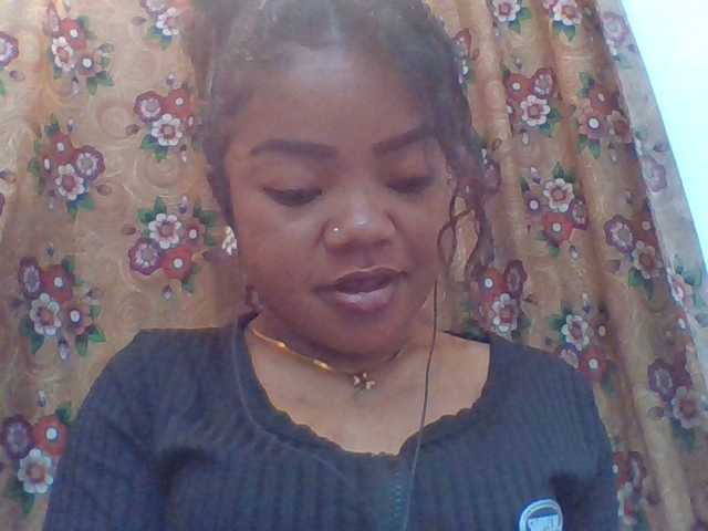 Elyah1a live cam on BongaCams