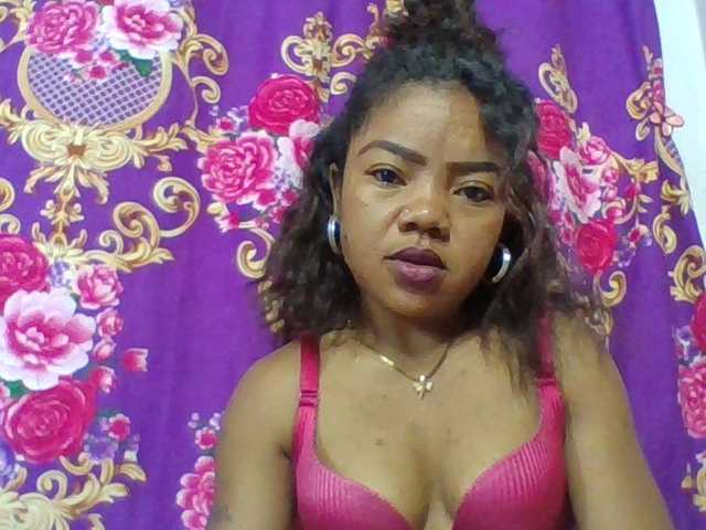 Elyah1a — live female cam