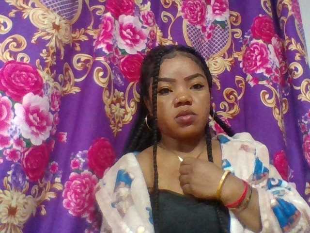 Elyah1a live cam on BongaCams