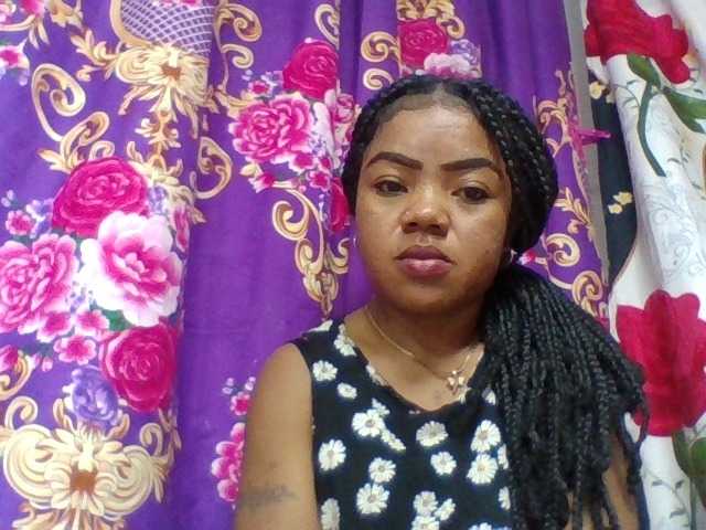 Elyah1a live cam on BongaCams
