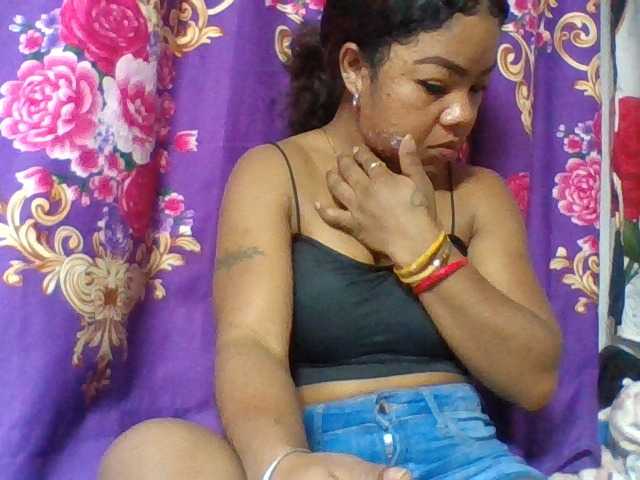Elyah1a live cam on BongaCams
