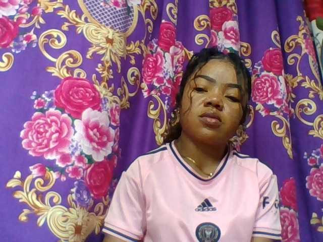 Elyah1a live cam on BongaCams