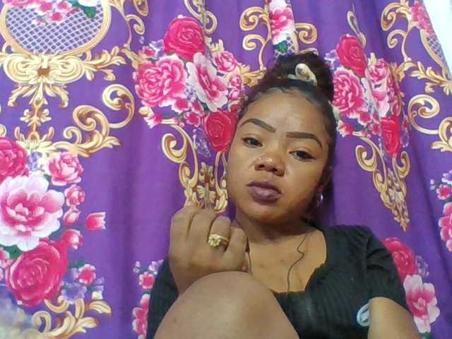 Elyah1a live cam on BongaCams