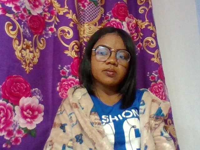 Elyah1a live cam on BongaCams