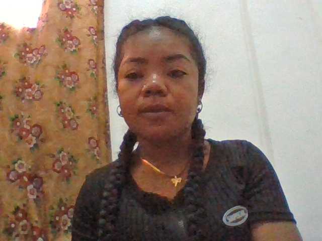 Elyah1a live cam on BongaCams