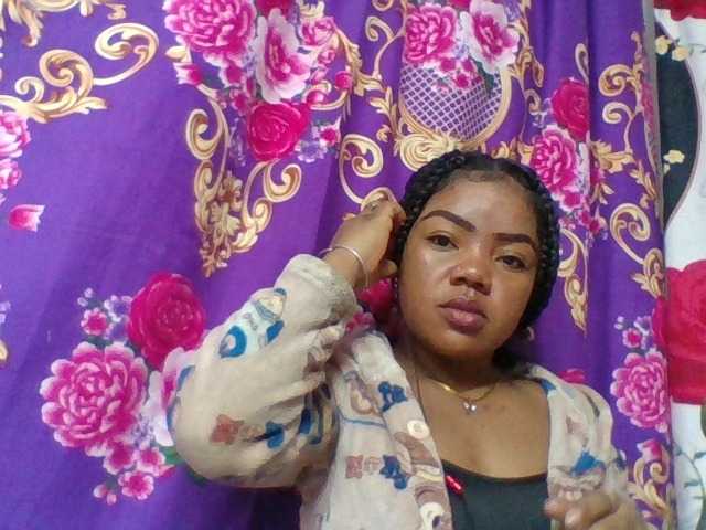 Elyah1a live cam on BongaCams