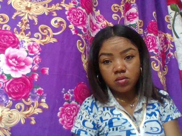 Elyah1a live cam on BongaCams