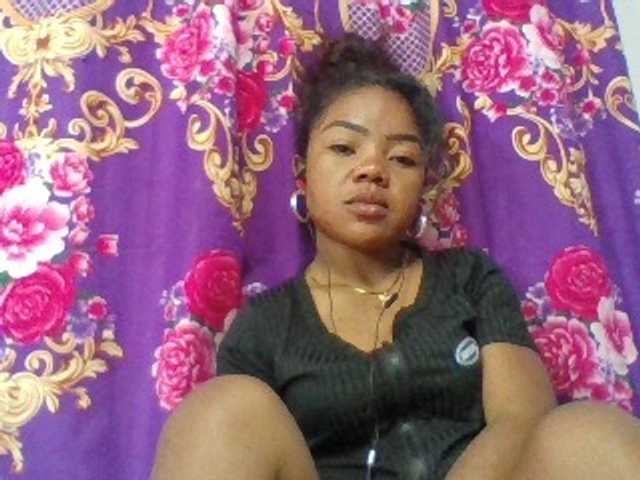 Elyah1a live cam on BongaCams