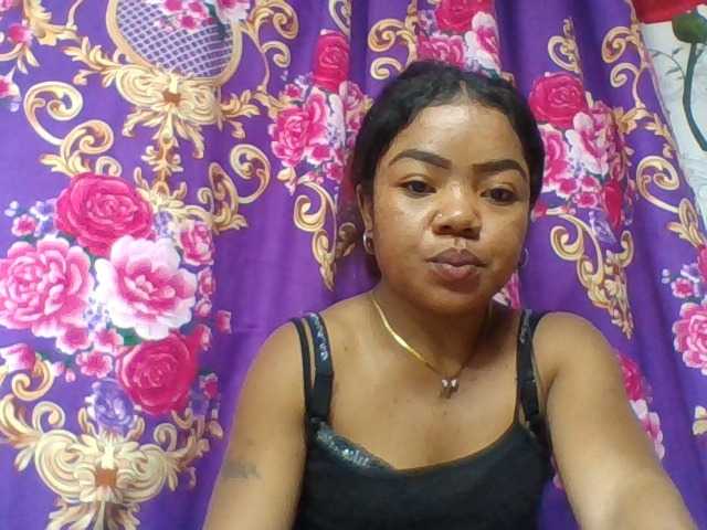 Elyah1a live cam on BongaCams