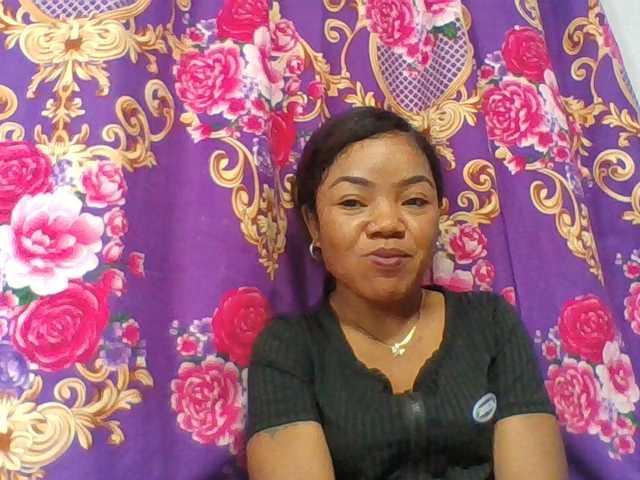 Elyah1a live cam on BongaCams