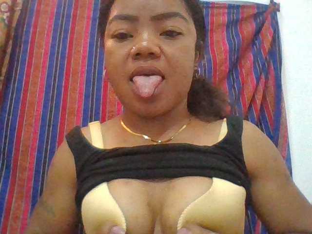 Elyah1a live cam on BongaCams