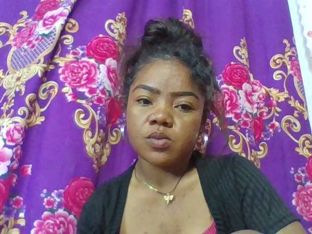 Elyah1a live cam on BongaCams