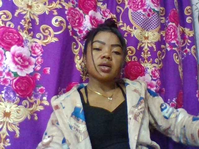 Elyah1a live cam on BongaCams