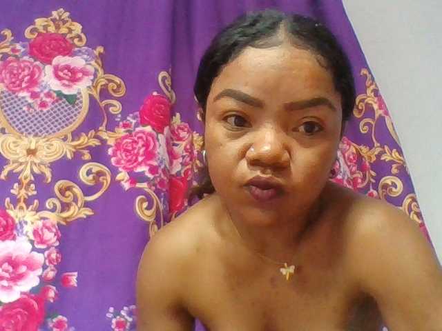 Elyah1a live cam on BongaCams