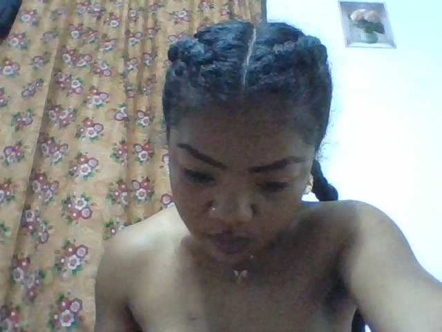 Elyah1a live cam on BongaCams