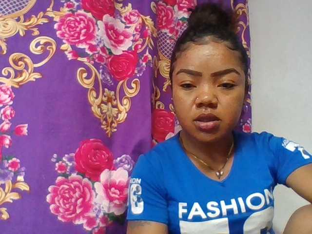 Elyah1a live cam on BongaCams