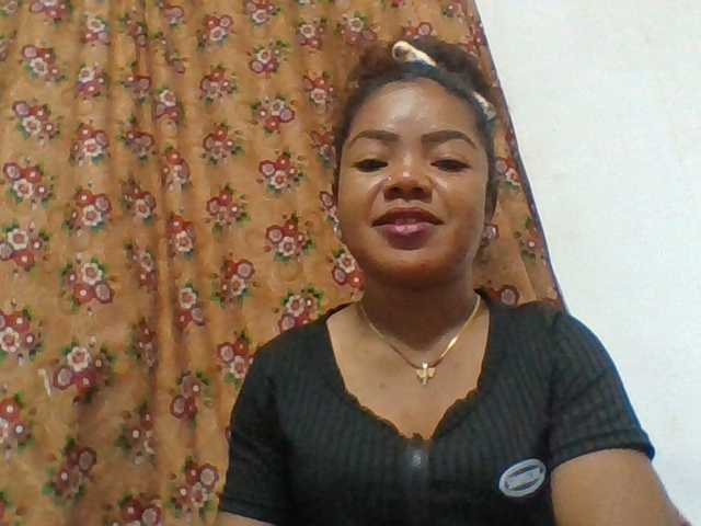 Elyah1a live cam on BongaCams