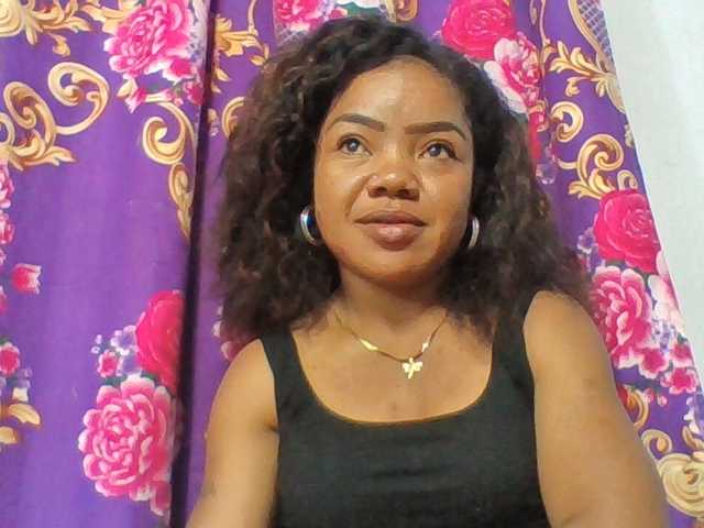 Elyah1a live cam on BongaCams
