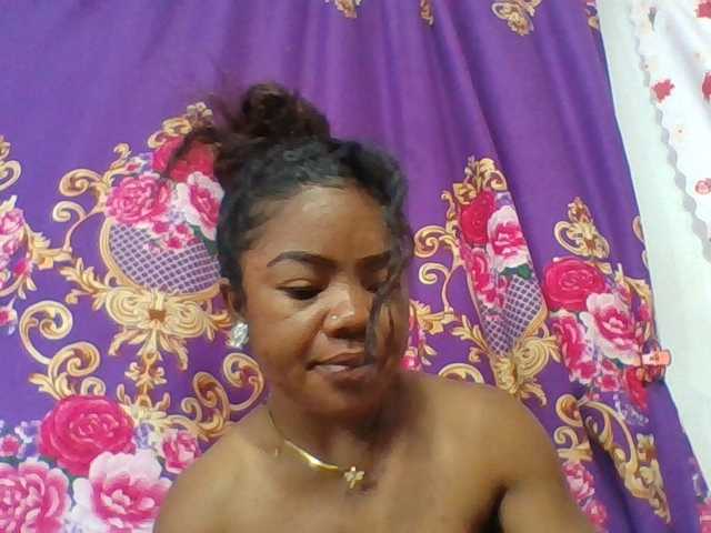 Elyah1a live cam on BongaCams