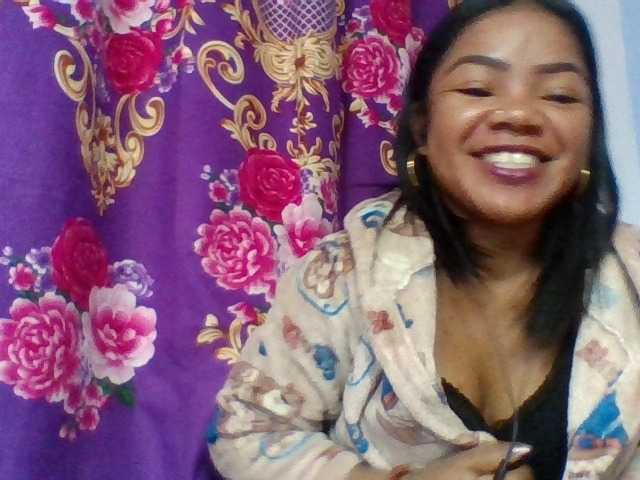 Elyah1a live cam on BongaCams