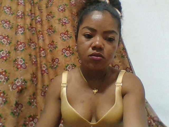 Elyah1a live cam on BongaCams