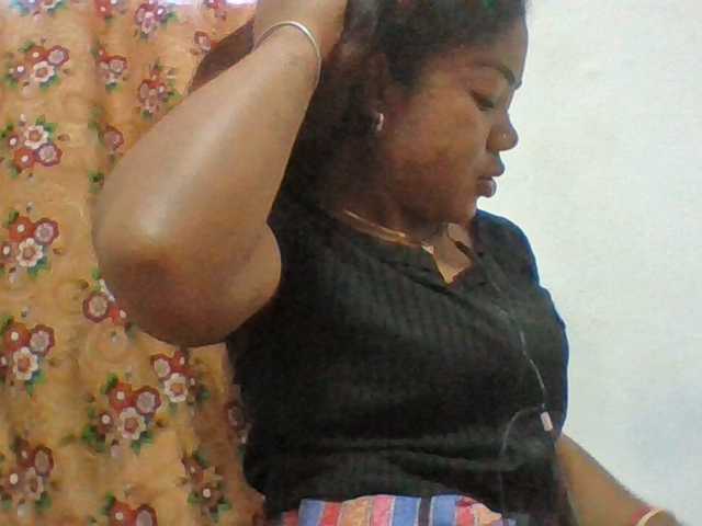 Elyah1a live cam on BongaCams