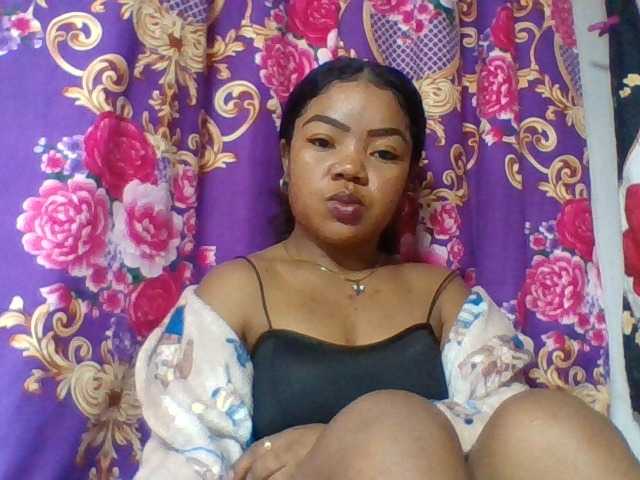 Elyah1a live cam on BongaCams