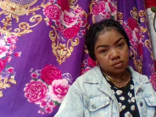 Chat with Elyah1a live cam