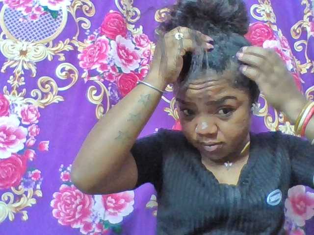 Elyah1a live cam on BongaCams