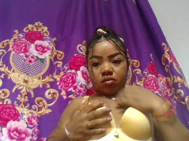 Elyah1a live cam on BongaCams