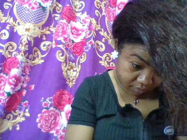 Elyah1a live cam on BongaCams