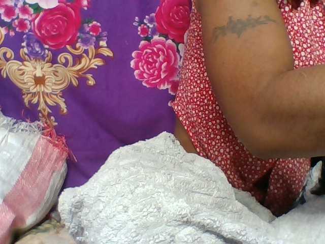 Elyah1a live cam on BongaCams