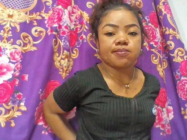 Elyah1a live cam on BongaCams