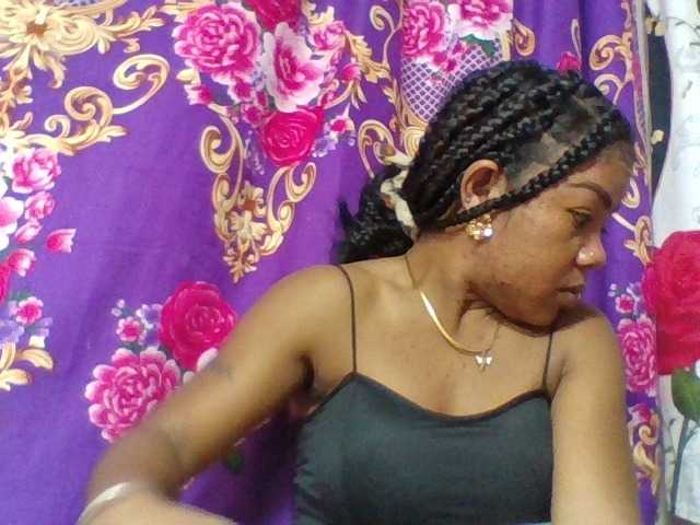 Elyah1a live cam on BongaCams