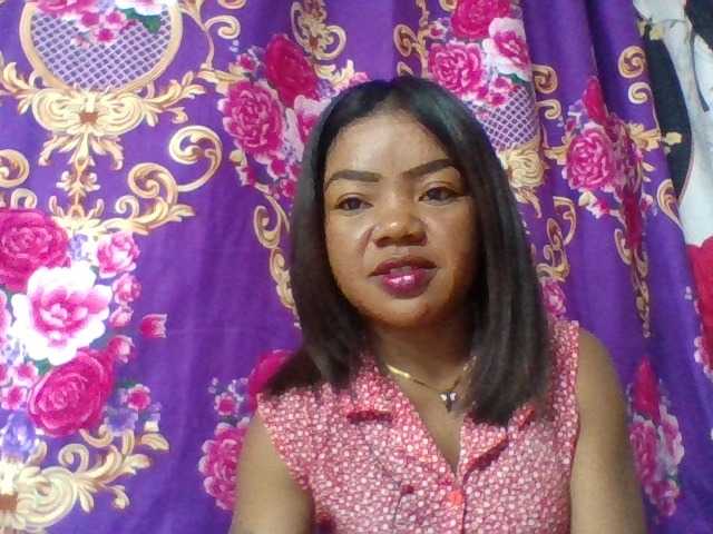 Elyah1a live cam on BongaCams
