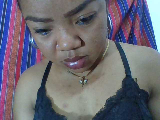 Elyah1a live cam on BongaCams