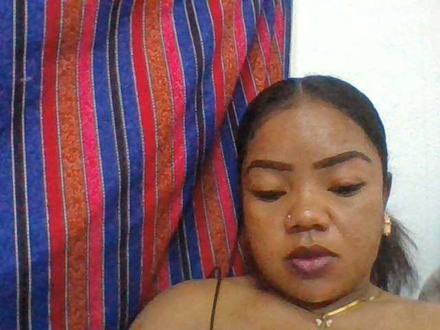 Elyah1a live cam on BongaCams