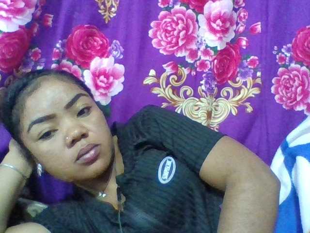 Elyah1a live cam on BongaCams