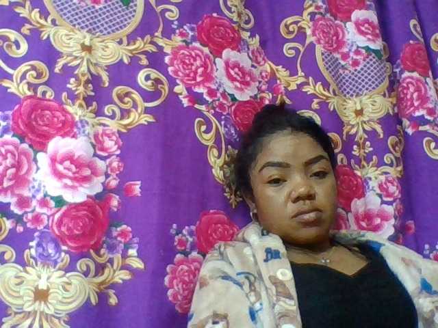 Elyah1a live cam on BongaCams
