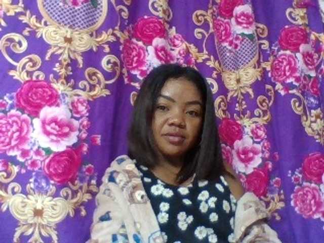 Elyah1a live cam on BongaCams