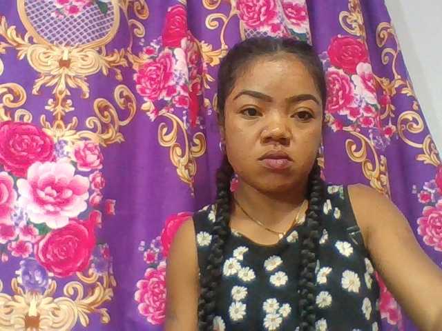 Elyah1a live cam on BongaCams