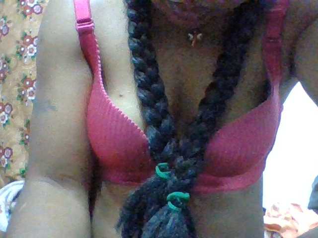 Elyah1a live cam on BongaCams